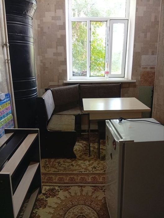 Сдаётся 1 ком квартира в центре Чирчика 2 этаж на базаре