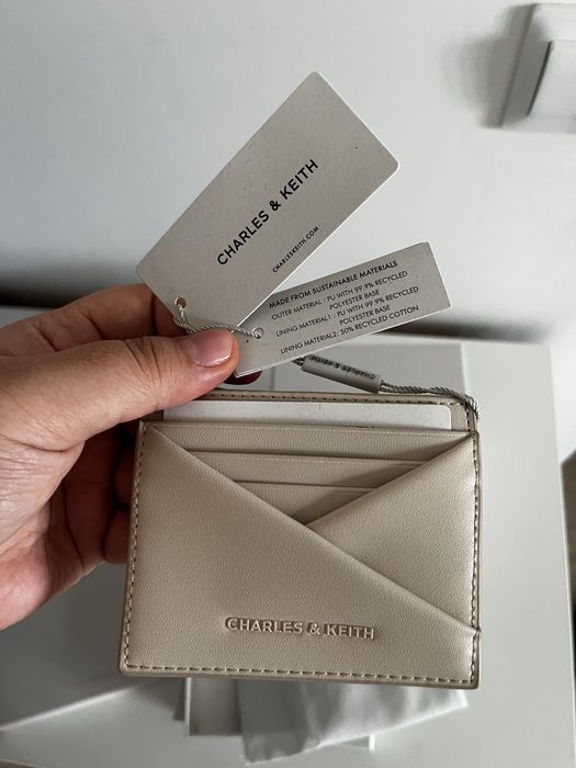 Продам картхолдер Charles & Keith