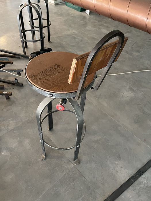 Метален бар стол на винт