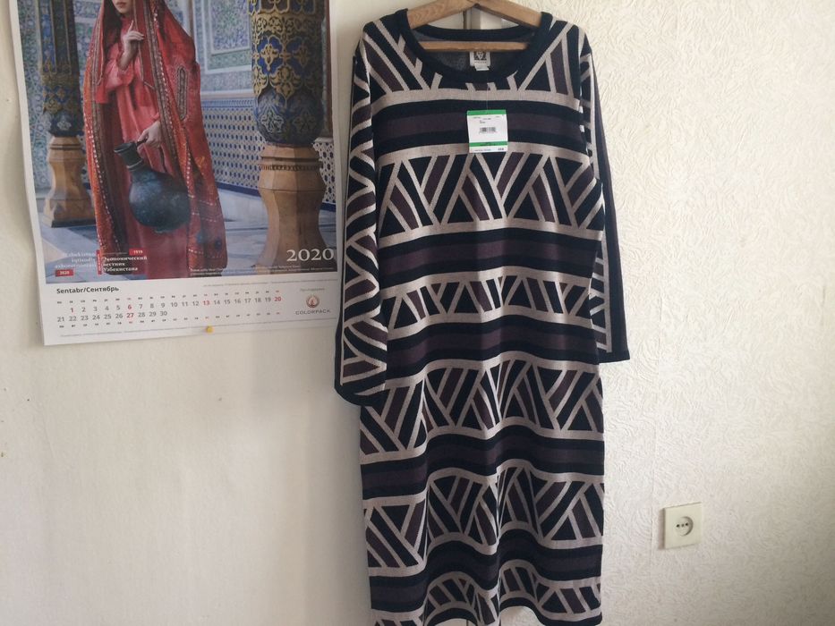 Платье женское, тёплое, размер L, бренд Anna Klein, США.