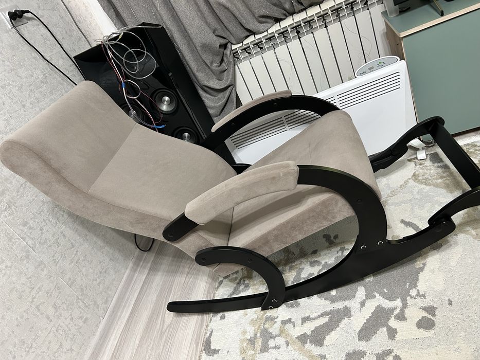 Продам кресло качалку