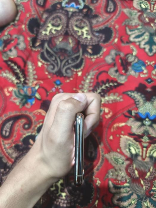 Iphone xs zo'r holatda