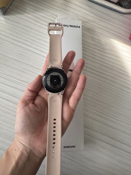 Galaxy Watch4 40мм идеальном состоянии