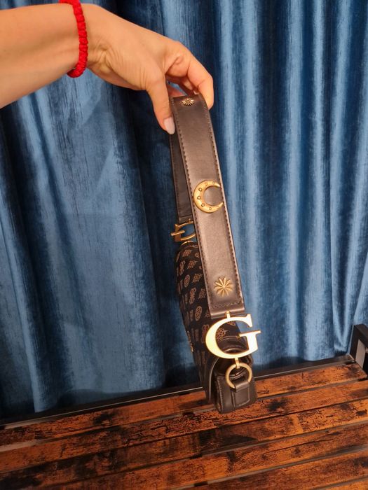 Чанта Guess в актуален нюанс