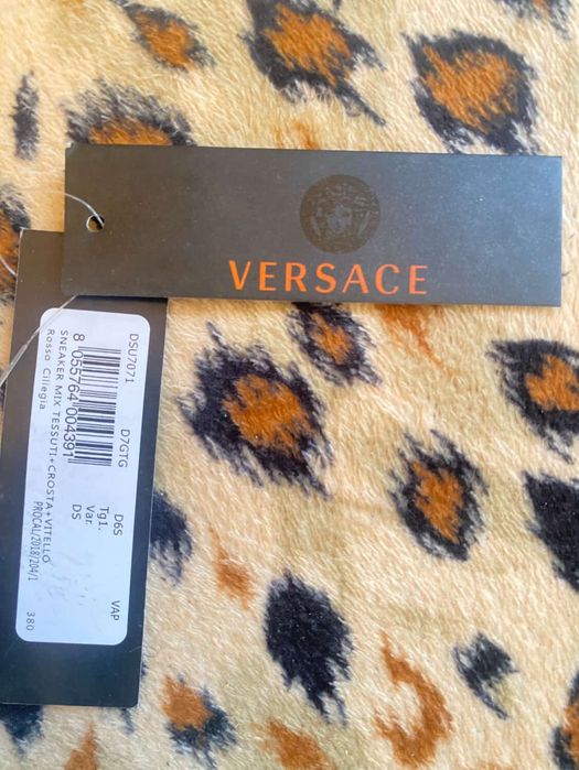 Versace chain reaction