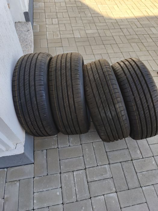 205-50-17 Goodyear Efficient Grip Performance 2