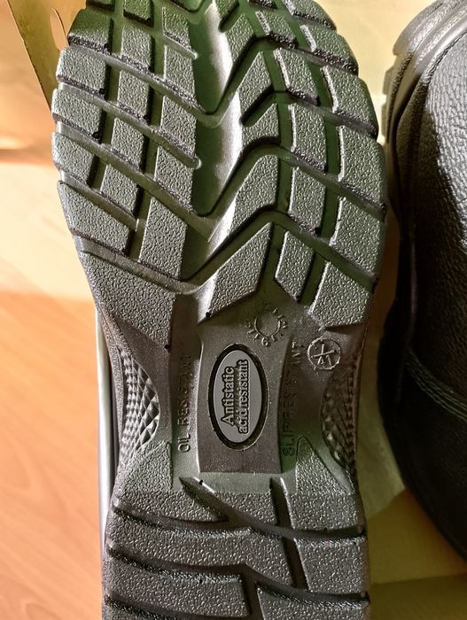 Работни обувки-нови