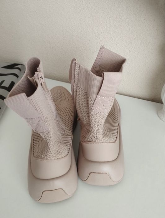 Кечове на Зара цвят пудра