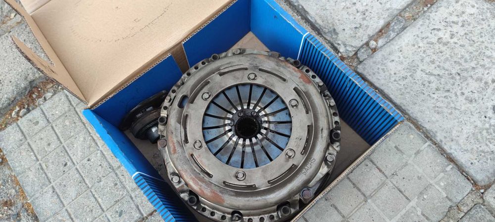 Комплект съединител и маховик/демпфер  Ауди а4 б8 audi a4 b8 2 тди tdi