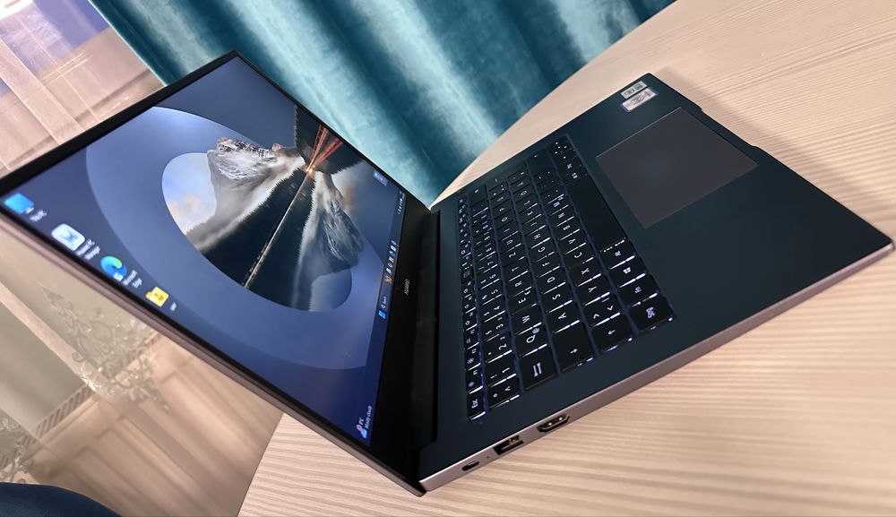 Laptop Huawei • Intel Core i5 - 8Gb RAM - SSD240 - taste iluminate - aluminiu