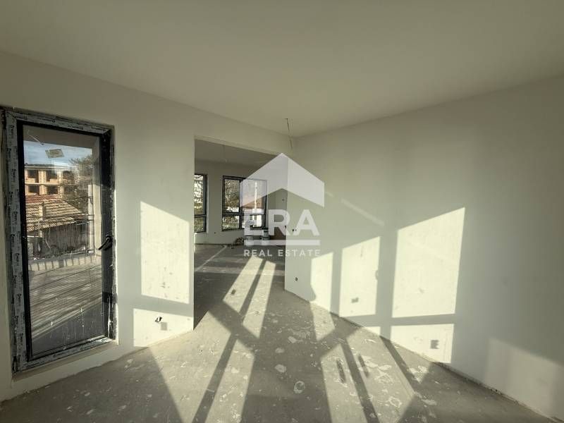 Тристаен, преустроен в двустаен апартамент за продажба, с нескриваема