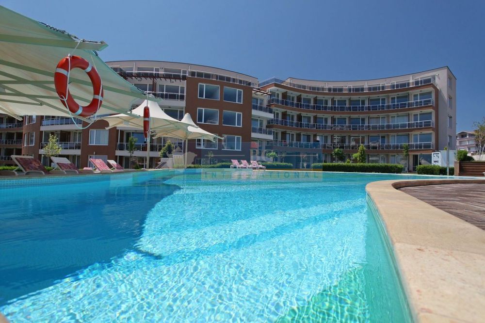 Продава се Тристаен апартамент в Черноморец - 77 кв.м за 762 €/кв.м - Снимка #1