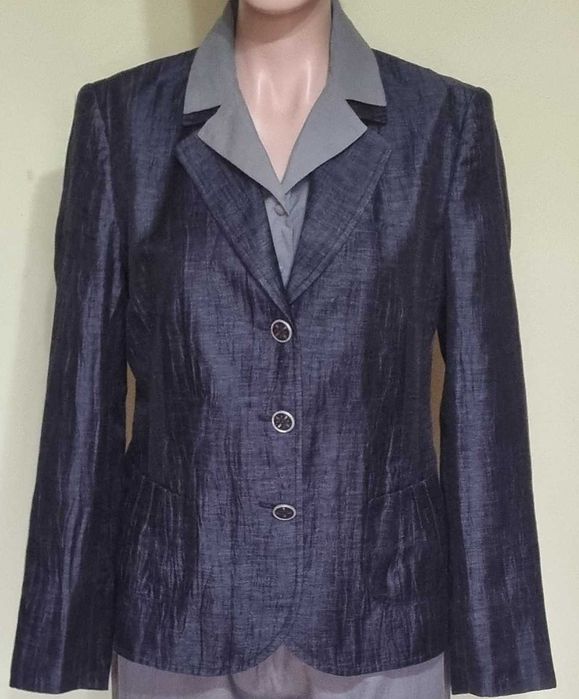 Sacou Basler, 86% in, 14% poliamida, captusit cu acetat, marimea M