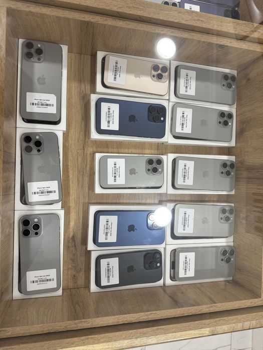 Iphone және Samsung телефондары бар