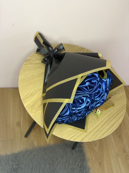 Букет с рози от сатен