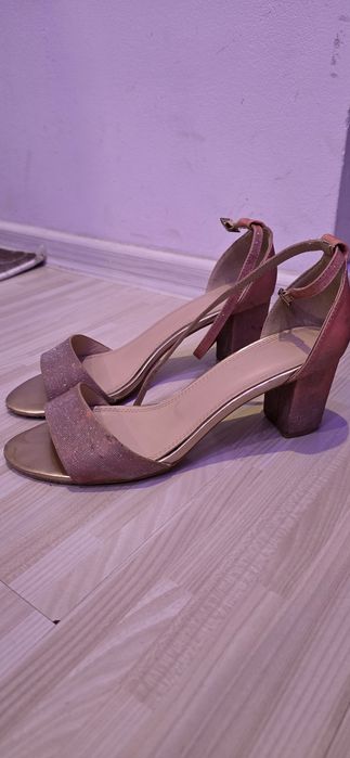 Розово-сребристи сандали