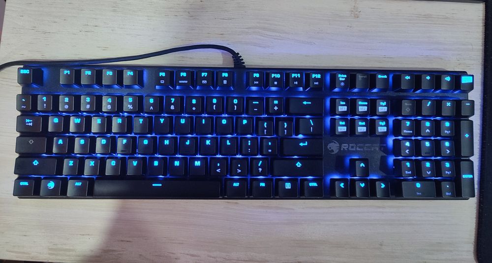 Клавиатура Roccat