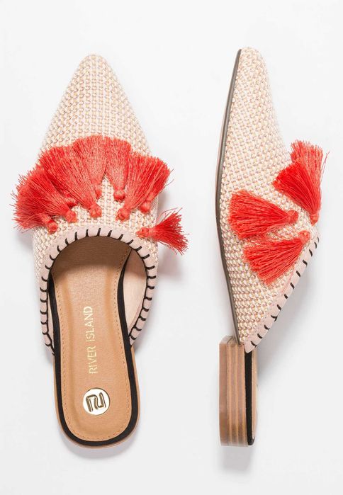 Дамски чехли с пискюли