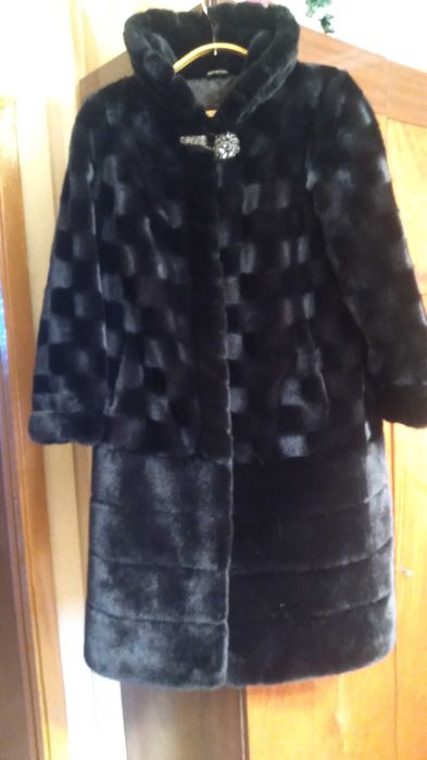 Шуба искусственная (трансформер), с капюшоном чёрная.