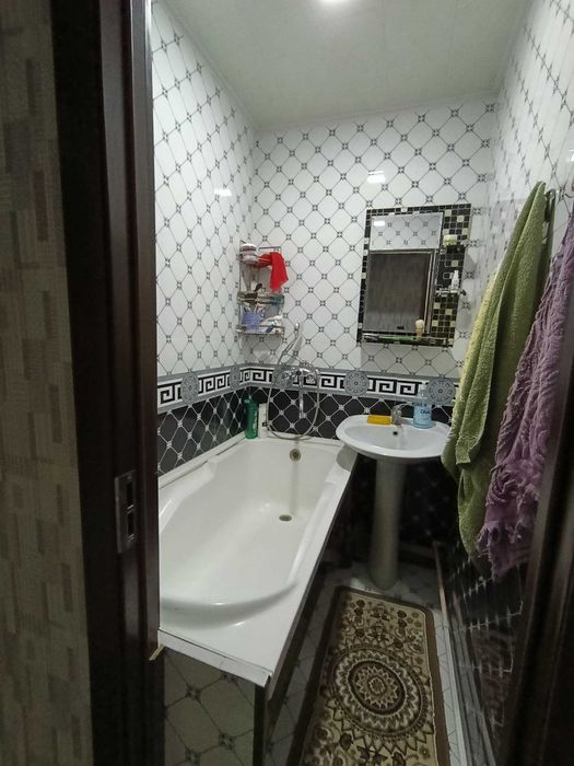 Навоий шахарда 3 хона квартира сотилади срочно