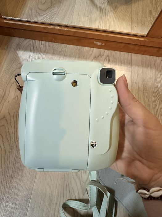 Продам фотоопарат INSTAX MINI 9.