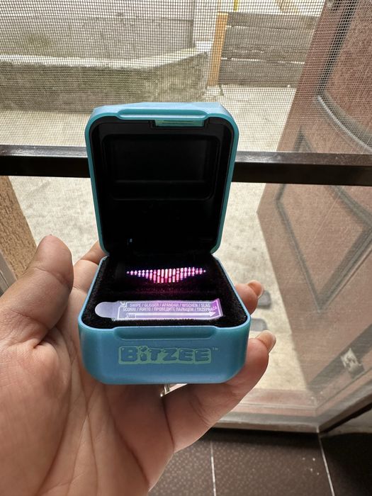 Jucarie inteligenta bitzee