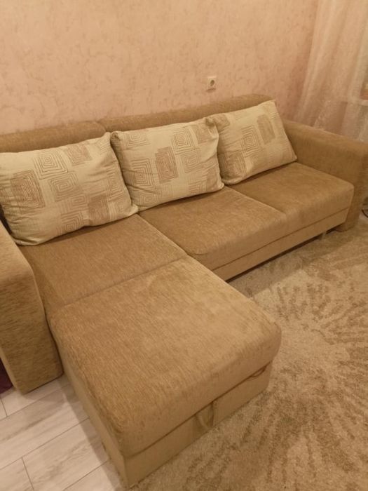 Отдам диван бесплатно.