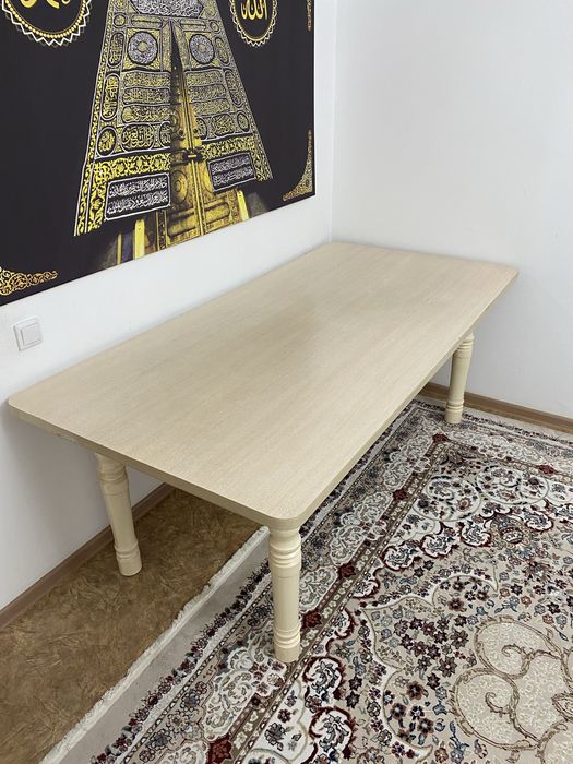 Классикалық үстел, өте жақсы сапада!