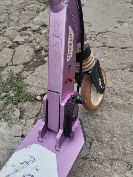 Vând  Trotineta pentru copii vârstă 6-9 ani