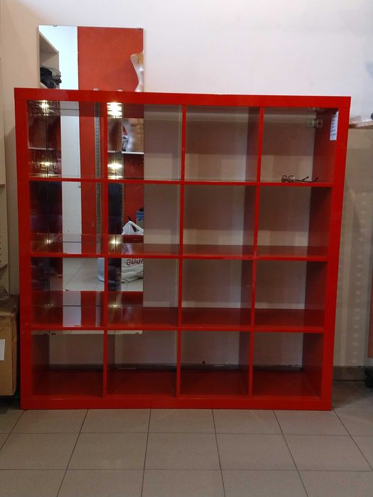 Продавам Етажерка с носеща рамка от IKEA