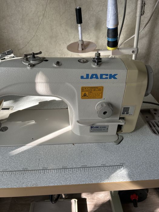 Швейная машинка и оверлок