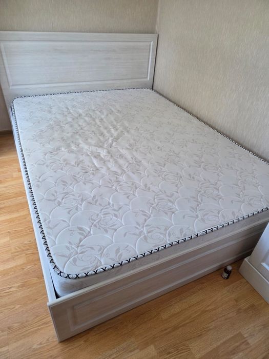 Кровать двуспальная