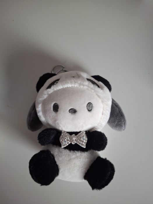 Vând 4 bucbrelocuri Sanrio din plus