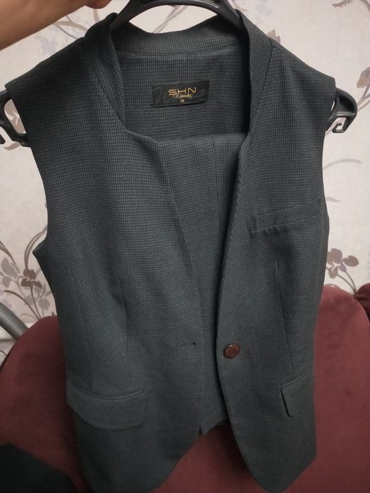 Женские разные одежды.