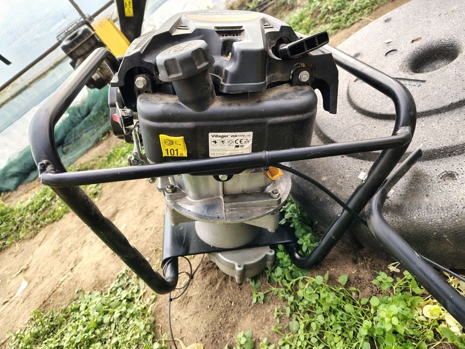 Moto burghiu 4 timpi , 4,5 cp , benzina.