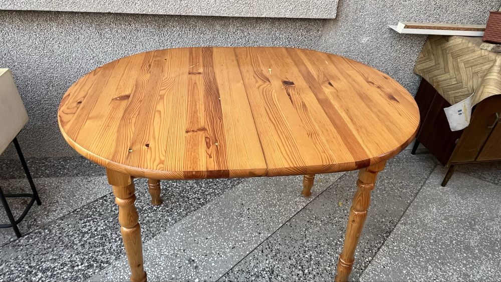 Трапезна маса от масив