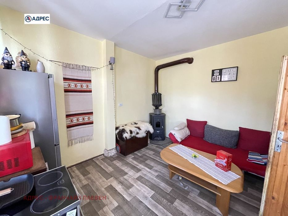 Къща в Ловеч, област-с.Лешница площ 65 цена 45000