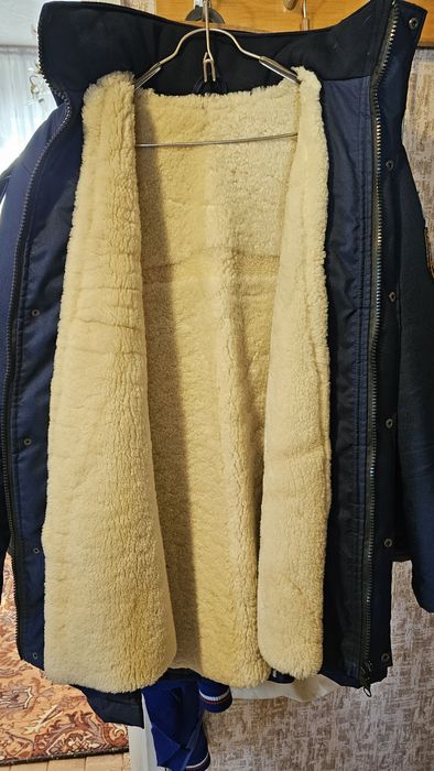 Продам куртку новую.