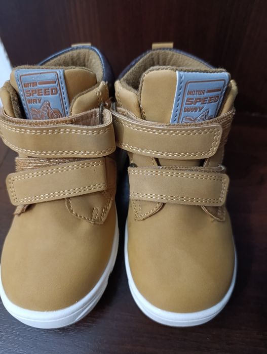 Продам детские демисезонные ботинки