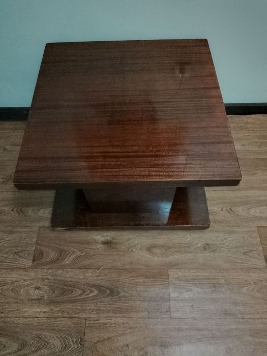 Продаю журнальный столик в хорошем состоянии дуб