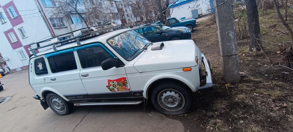 Нива  5 дверей ваз 21310