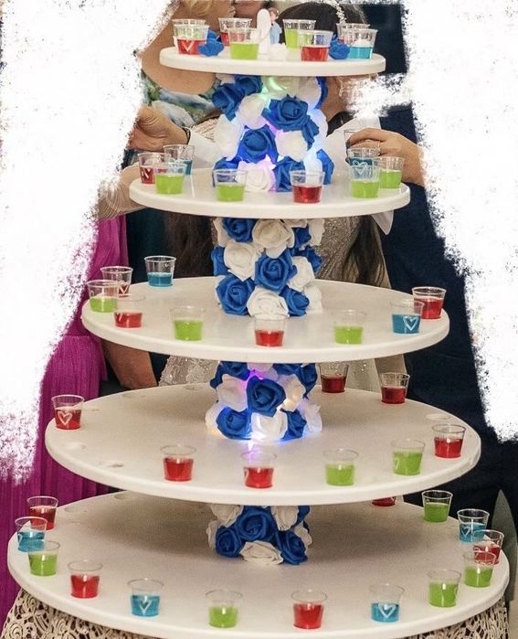 Inchiriez manechine (150lei ambele) si tort de shot-uri (200lei)