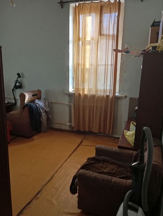 Срочно продается Большая 3 комнатная квартира высокопотолочная.