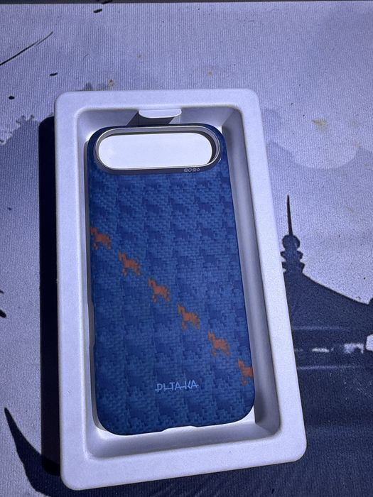 Продавам калъф на Pitaka за iPhone 16e/17e
