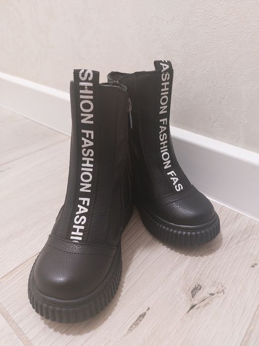 Продам обувь детскую