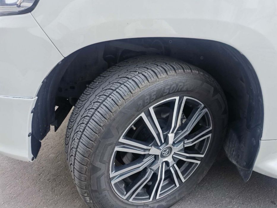 Toyota Land Cruiser 200