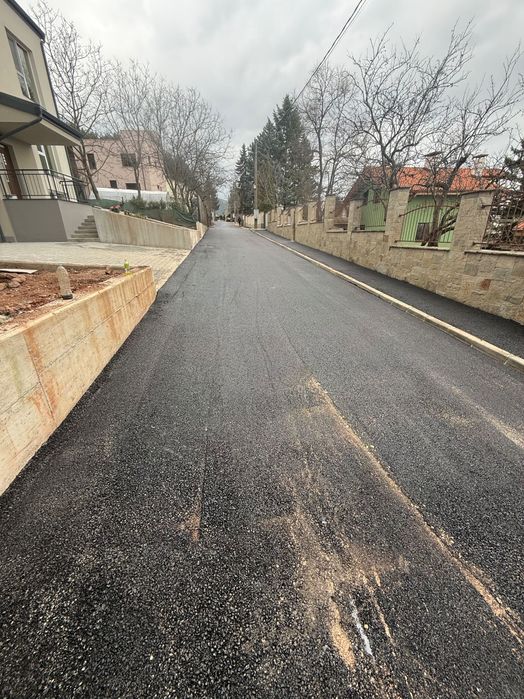 ПИЖО БРИГАДА ЕООД Предлагаме професи строителни и хамалски услуги:  * Асфалтиране на дворове, алеи и площадки * Полагане на павета и тротоарни плочки