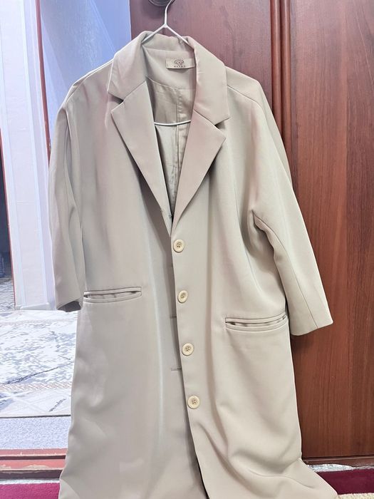 Продам плащь бежевый