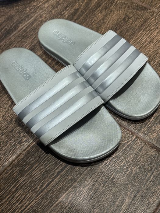 Adidas кроссовки и тапочки
