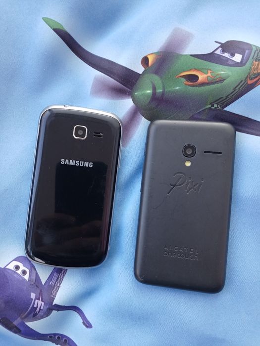 Vând doua telefoane pret 60lei